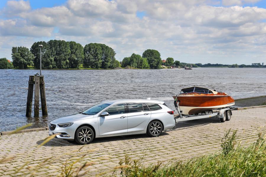  Opel Insignia Sports Tourer Turbo D 2017 года  (фото 17 из 40)